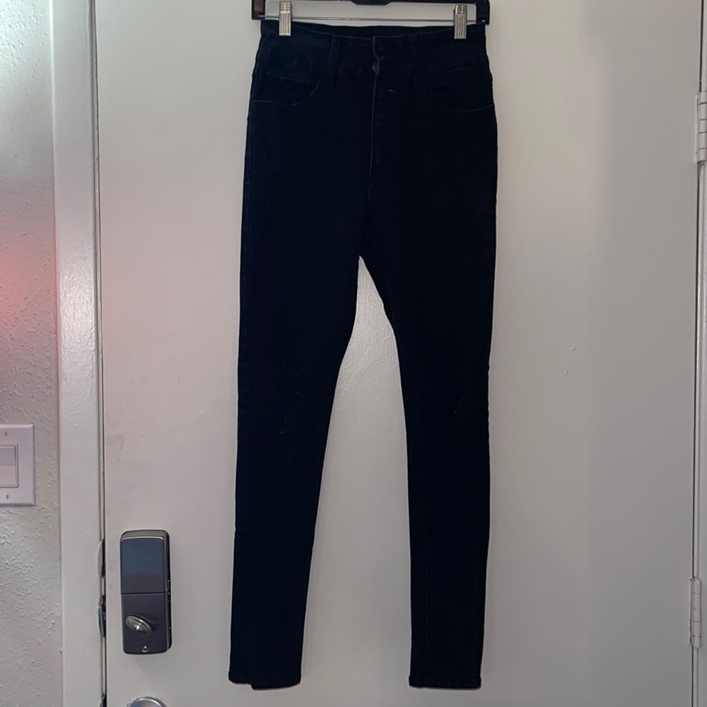 Pre-Owned Forever 21 Women’s Black Ripped Skinny Jeans